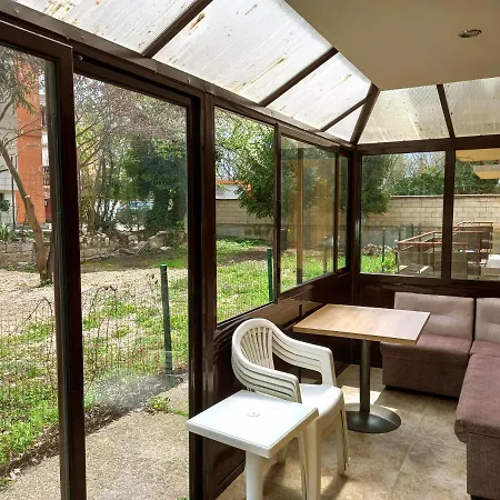 Lägenhet Lovely Nest With Glass Veranda