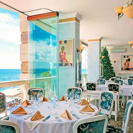 Lovely Nest With Glass Veranda