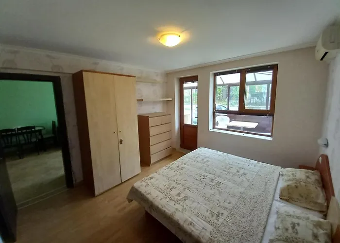 Lovely Nest With Glass Veranda Goudstrand