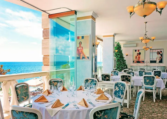 Lovely Nest With Glass Veranda