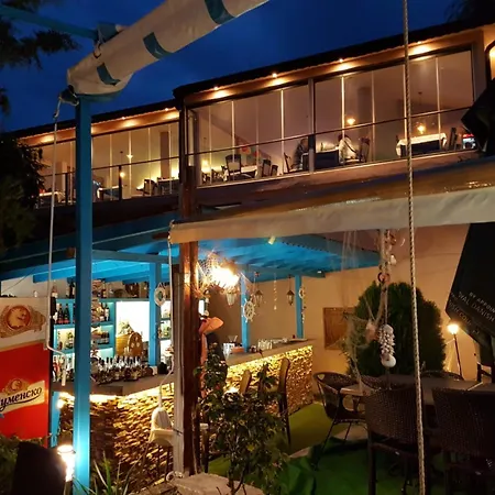 Апартамент Lovely Nest With Glass Veranda