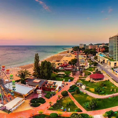 Lovely Nest With Glass Veranda