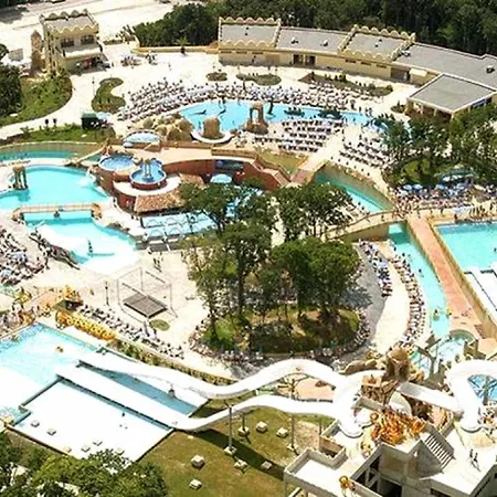 Lovely Nest With Glass Veranda Апартамент *