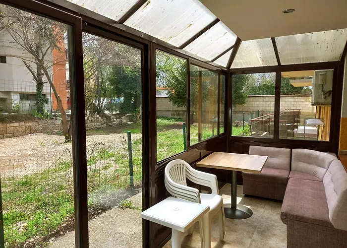 Apartment Lovely Nest With Glass Veranda